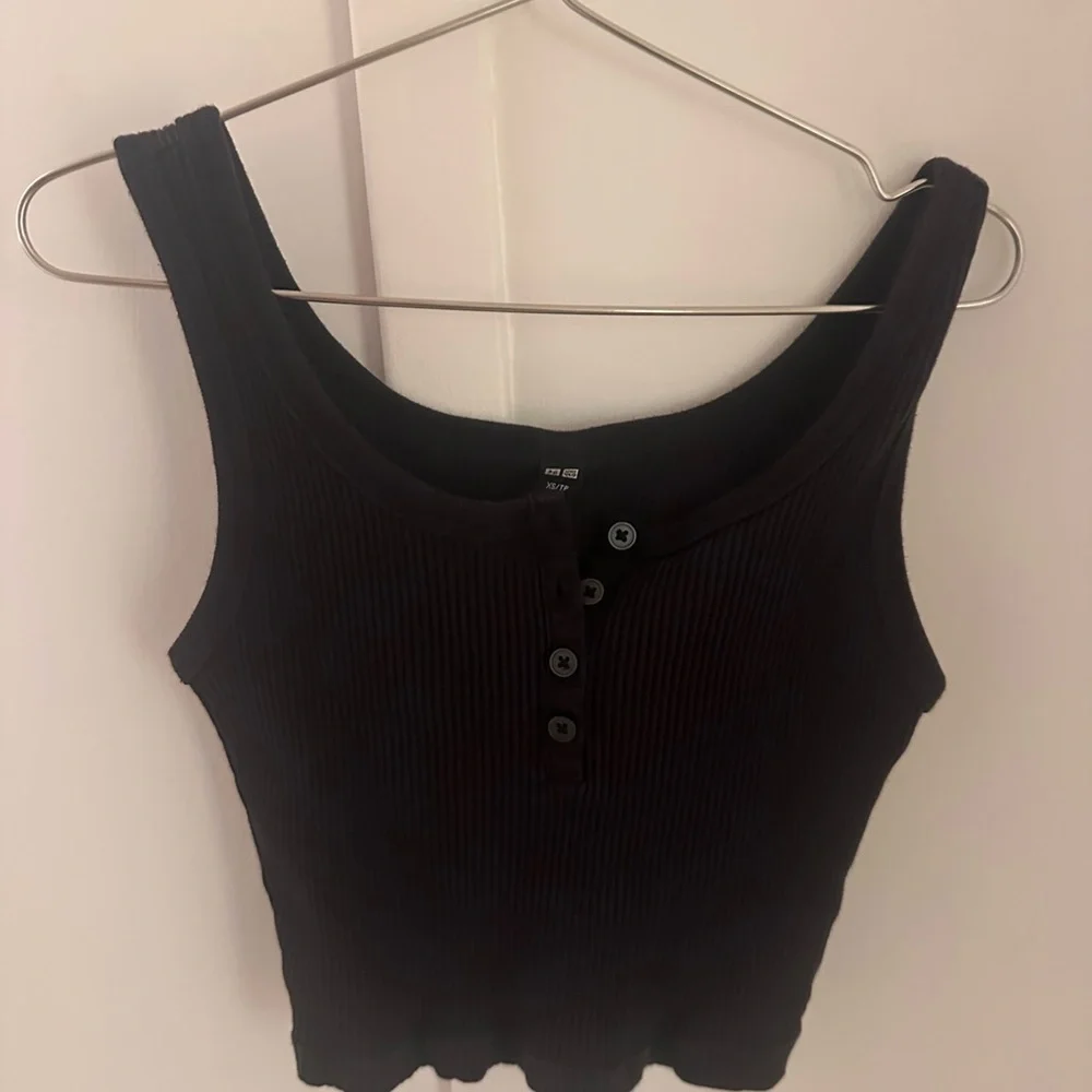 Black Ribbed Button-Up Tank Top - Picture 1 of 2
